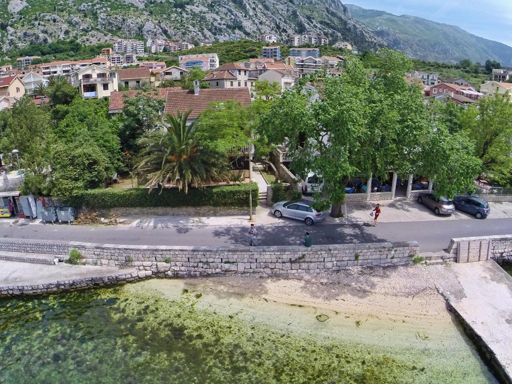 Apartments Beachfront Kotor Exterior photo