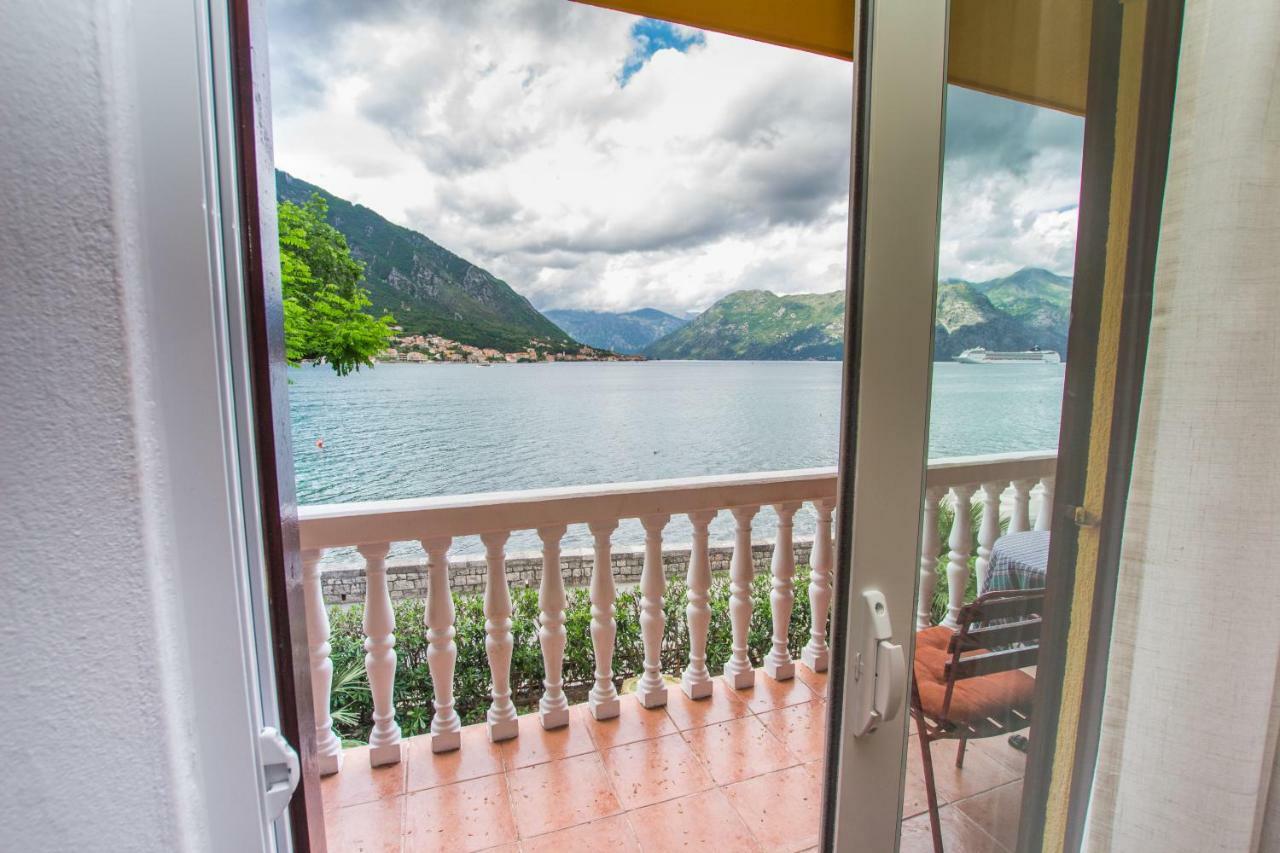 Apartments Beachfront Kotor Exterior photo